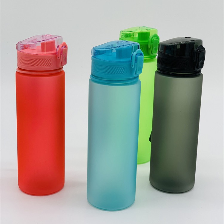 Personalizza bottiglia d'acqua - Sports Equipment And Names recensione e prezzo