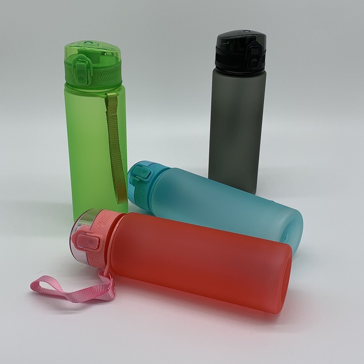 Personalizza bottiglia d'acqua - Sports Equipment And Names recensione e prezzo